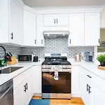 Apartment 14a-elegant, Newly Renovated In