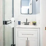 14a-elegant, Newly Renovated In Apartment