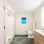 Modern With Gym And Pool * Boston