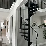 Stylish Boston 2Nd Floor Unit, You Are Going To Love It!