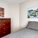 Private Apt Walk Downtown