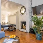 Lovely Next To Prudential & Newbury St Apartment *