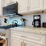 Renovated, Spacious Studio, Near Bc, Bu, Porch