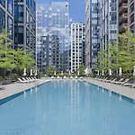 Chic Apt Seaport With Pool