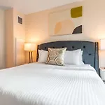 Full Private Apt Downtown Seaport