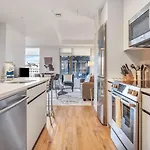 Spacious Apt Full Kitchen In Seaport - Alx-603