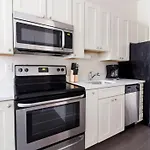 Bright And Bold Loft Fast Wifi Downtown Boston