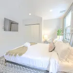 Sleek Fidi Studio Close To Public Transit
