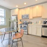 Sleek Fidi Studio Close To Public Transit