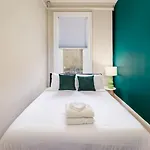 Beautiful Newbury St 1 Bedroom Unit * Boston