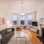 Beautiful Newbury St 1 Bedroom Unit Apartment