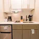 Bold And Spacious Studio Back Bay