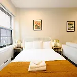 Bold And Spacious Studio Back Bay