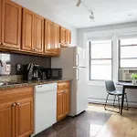 1 Bedroom In Heart Of Theater District Walk Anywhere