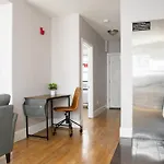 1 Bedroom In Heart Of Theater District Walk Anywhere