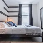 Downtown Central Studio W Fast Wifi, Keyless Entry