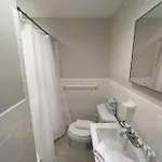 Peaceful Back Bay Studio