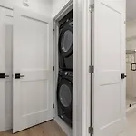 Modern Coastal City Stay Waterfront And Airport