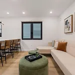 Modern Coastal City Stay Waterfront And Airport