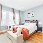 Stylish 3 Bedroom Apartment