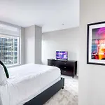 Luxury Apt With Balcony In Seaport