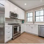 Large Luxury Apartment Near Boston Train