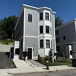 Large Luxury Apartment Near Boston Train