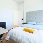 Apartment Modern & Spacious 4-bedroom In Roxbury Boston