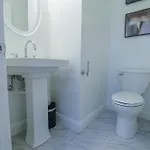 Apartment Modern & Spacious 4-bedroom In Roxbury Boston