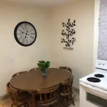 Modern Renovated 2-bedroom In South Apartment