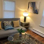 Apartment Modern Renovated 2-bedroom In South