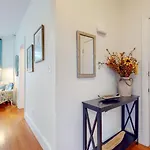 Renovated 1bed, Steps To Mbta, Shops & Restaurants Apartment