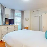 Apartment Renovated 1bed, Steps To Mbta, Shops & Restaurants *