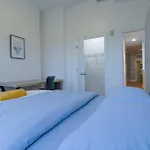 Modern & Spacious 4-bedroom In Roxbury Apartment *