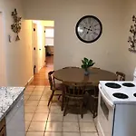 Modern Renovated 2-bedroom In South Apartment *