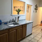 Apartment Modern Renovated 2-bedroom In South *