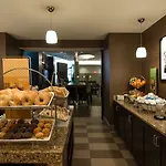Hotel Hampton & Crosstown Center