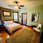 Charming 2br In The Heart Of Jamaica Plain