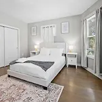 Apartment Luxury 3br In With Roku Tv *