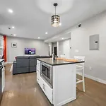 Luxury 3br In With Roku Tv Boston