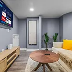 Apartment Luxury 2br In With Free Parking