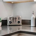 Luxury 3br In With Roku Tv Boston