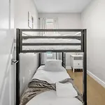Apartment Luxury 3br In With Roku Tv