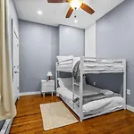 Apartment Luxury 2br In With Free Parking