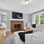 Vintage 5Br Apt In Boston With Free Parking