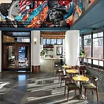 Hotel The Revolution 3*