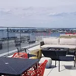 Hyatt Place Boston/seaport District 3* Boston