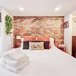 Eagle's Landing - Logan Airport Guest house 3*