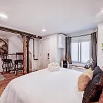 Eagle's Landing - Logan Airport Guest house Boston