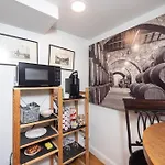 Eagle's Landing - Logan Airport Guest house